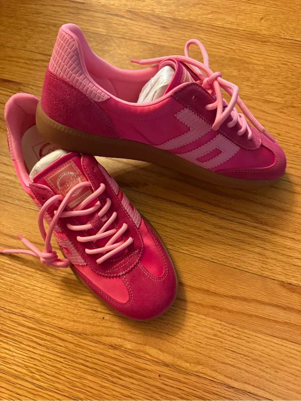 Women’s Pink Back 70 Sneakers